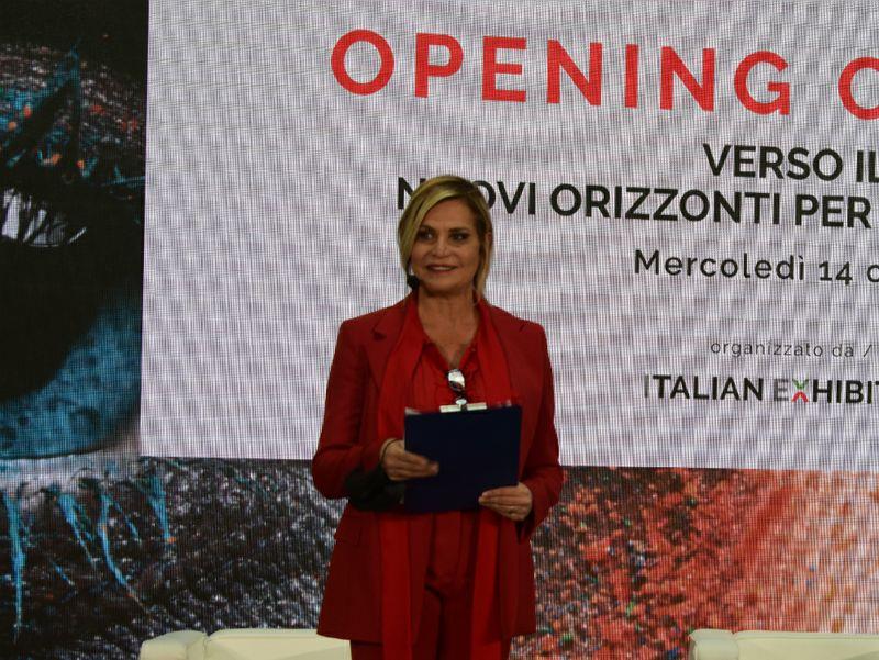 Scopri di più sull'articolo Simona Ventura: “È l’ora di riscoprire l’Italia”