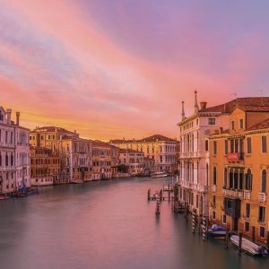 NAVIGAZIONE AL TRAMONTO SU VENEZIA