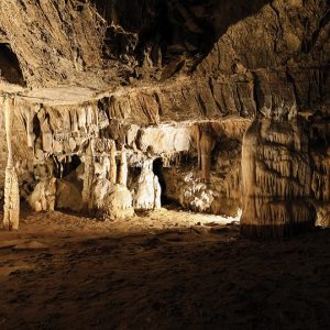 TRA STALATTITI E LEGGENDE: POSTUMIA E IL CASTELLO DI PREDJAMA