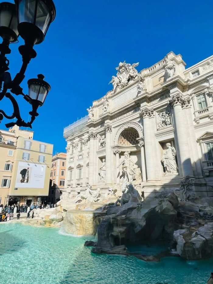 ROMA, LA CITTÀ ETERNA - è davvero una meraviglia questa città che sorprende con i suoi tesori che attraversano i secoli! 

Dallantica Roma Imperiale, con i fori e lAnfiteatro Flavio 🎭 , alle bellezze artistiche racchiuse nei Musei Vaticani, che profumano ancora dei pigmenti e dei colori del grande Michelangelo 🎨 e dei geni de Rinascimento! 

Lemozione dellingresso nella maestosa *BASILICA DI SAN PIETRO 🗝️, attraverso la Porta che accoglie questanno pellegrini da ogni dove del mondo! 
E poi ancora, i luoghi dei Papi che nel corso dei secoli hanno fatto la storia della cristianità nel mondo, scoprendone anche i luoghi segreti delle dimore di Castel Gandolfo. 

E ancora la Galleria Borghese, custode delle opere uniche del  Caravaggio, del Bernini, del Tiziano e del Canova! 

Un viaggio ricco, anzi ricchissimo, che lascia i nostri ospiti a bocca aperta nella città delle meravigliose piazze, delle fontane, e dei luoghi che fanno della nostra Capitale il grande orgoglio!

PROSSIMI VIAGGI A ROMA:

📍ROMA E I SUOI PALAZZI
📅 dal 22 al 25 maggio 2025
💰 €590,00
👉 https://www.canilviaggi.it/prodotto/roma-e-i-suoi-palazzi/

📍ROMA, LA CITTÀ ETERNA
📅 dal 09 al 12 ottobre 2025
💰 Entro il 31/08 €590,00 poi €650,00
👉 https://www.canilviaggi.it/prodotto/roma-la-citta-eterna-2/

Info & contatti
☎ 042430068
📧 info@canilviaggi.it
BUON VIAGGIO !!!
#canilviaggi #emozionicherestano