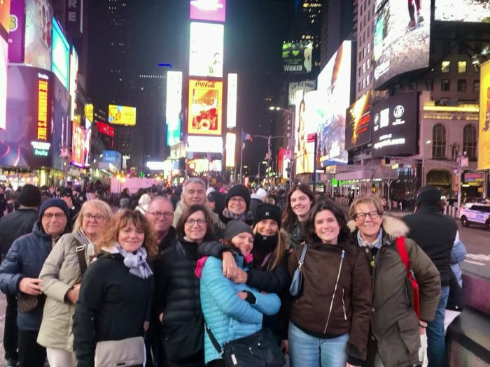 Siamo arrivati a New York!🇺🇸

La nostra avventura nella Grande Mela è appena iniziata!
Grattacieli, luci, emozioni… ci aspetta un viaggio incredibile tra le meraviglie di questa città che non smette mai di stupire!
Seguiteci per vivere con noi questa esperienza unica!

Let’s goooo! ✈️🗽