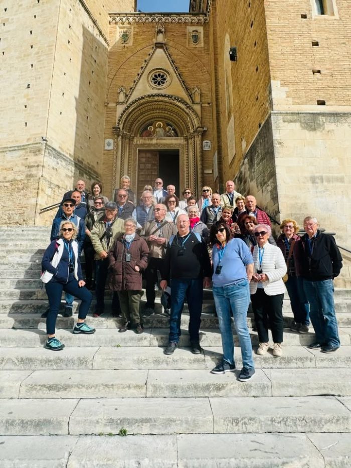 Pasqua in Abruzzo: tra borghi, tradizioni e sapori autentici!

Un lungo weekend alla scoperta di una terra ricca di storia, bellezza e gusto.
Abbiamo passeggiato tra le eleganti vie di Pescara e Chieti 🏙️, ci siamo lasciati affascinare dai colori e dai confetti di Sulmona 🎨🍬, e abbiamo fatto un tuffo nella storia tra le mura di Civitella del Tronto 🏰.

Non è mancato un tocco speciale: pranzo sospesi sul mare, in un vero trabocco! ⚓️🐟
E per concludere in bellezza, una passeggiata tra le meraviglie di Vasto, tra scorci panoramici e profumo di mare 🌊🌿

Grazie a chi ha condiviso con noi questa Pasqua così autentica e suggestiva!