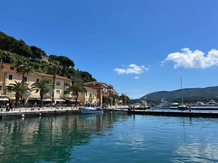 🌊 SIAMO APPENA TORNATI… DALL’ISOLA D’ELBA!
Un weekend tra mare cristallino, scogliere spettacolari e panorami da cartolina 🐚
Abbiamo esplorato il relitto sommerso di Pomonte, navigato verso la Grotta Azzurra e visitato la storica Villa dei Mulini a Portoferraio, dove aleggia ancora il ricordo di Napoleone 👑
Unesperienza indimenticabile tra natura, storia e bellezza!

📣 NUOVA PARTENZA – 19/21 SETTEMBRE 2025
🌴 ELBA, L’ISOLA CHE NON FINISCE MAI
Un gioiello caduto nel Tirreno, che trabocca di storia millenaria: dai forni etruschi alle fortezze medicee, passando per minerali unici e le due celebri dimore napoleoniche.

💶 PRENOTA ENTRO IL 31 LUGLIO: € 450,00
🧾 Acconto all’iscrizione: € 150,00

👉 https://www.canilviaggi.it/prodotto/elba-lisola-che-non-finisce-mai-2/

Per info e costi, contattaci!
Info & contatti
☎ 042430068
📧 info@canilviaggi.it
BUON VIAGGIO !!!